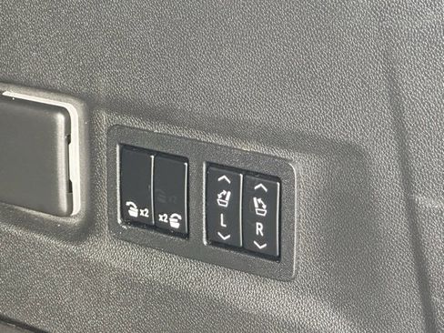 Used 2021 Chevrolet Suburban High Country image 23