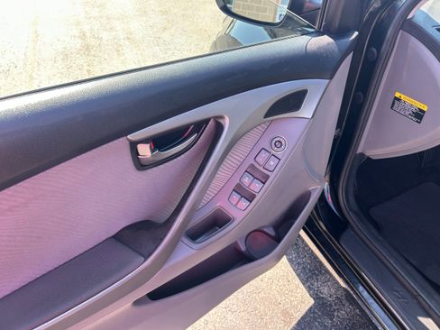 Used 2013 Hyundai Elantra GLS w/ Preferred Pkg image 7