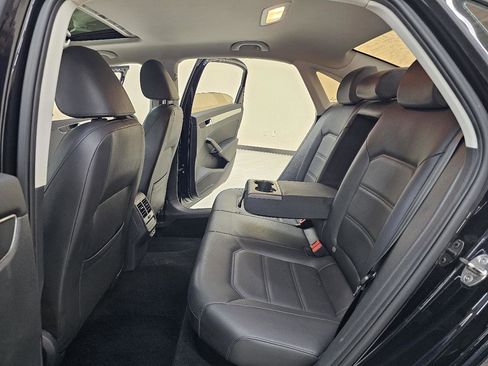 Used 2019 Volkswagen Passat Wolfsburg Edition image 24