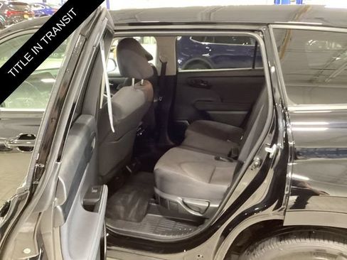 Used 2024 Toyota Highlander LE AWD/4WD image 12