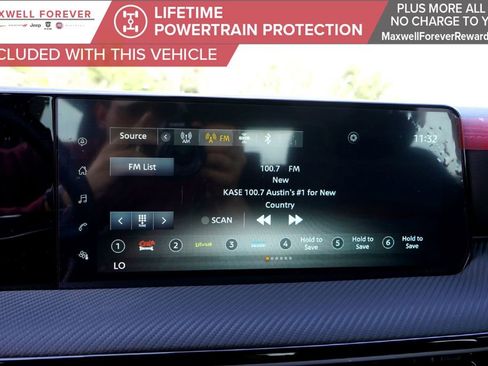 Used 2025 Nissan Kicks SR image 17