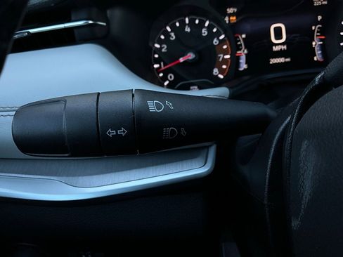 Used 2025 Jeep Compass Limited image 38