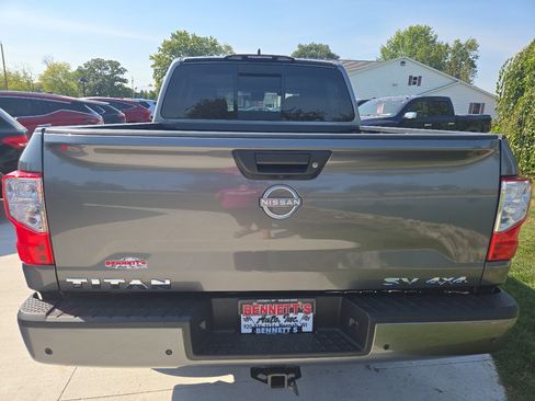 Used 2024 Nissan Titan SV image 5
