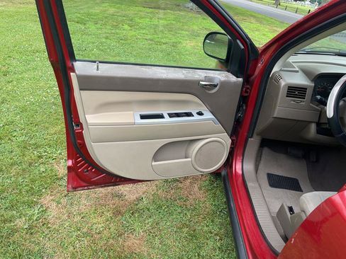 Used 2008 Jeep Compass Sport image 32