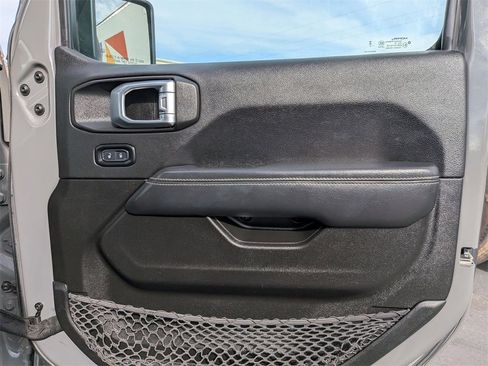 Used 2023 Jeep Wrangler Unlimited Sahara image 30