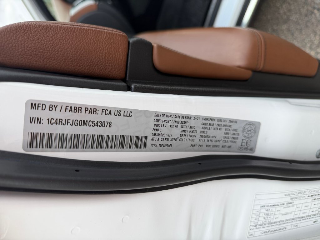 Used 2021 Jeep Grand Cherokee Summit AWD/4WD image 34