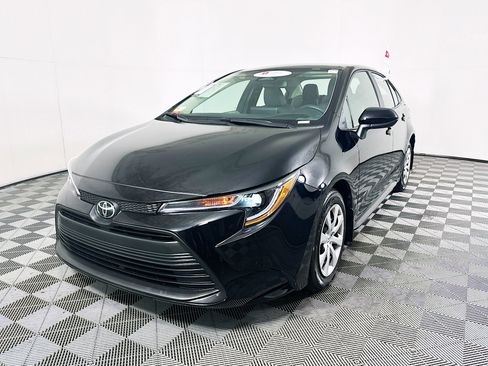 Used 2025 Toyota Corolla LE image 7
