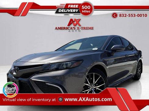 Used 2024 Toyota Camry SE image 1