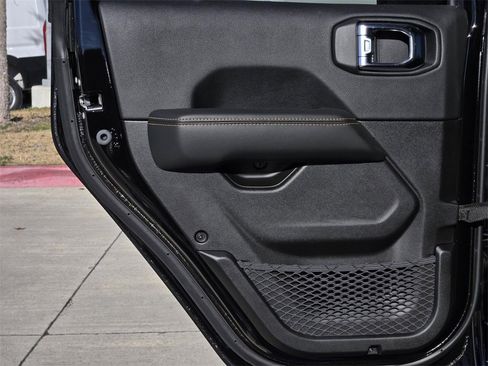 New 2025 Jeep Gladiator Sport image 12