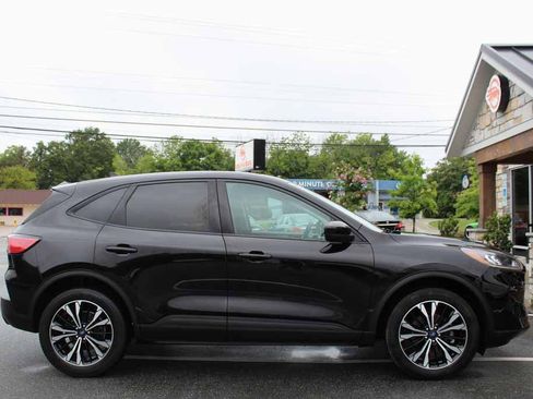 Used 2021 Ford Escape SE w/ SE Sport Appearance Package AWD/4WD image 4