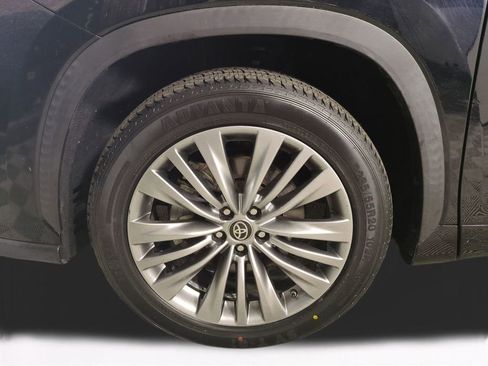 Used 2021 Toyota Highlander Platinum image 11