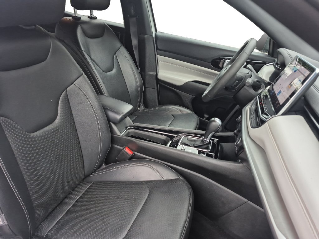 Used 2025 Jeep Compass Limited w/ Elite Group AWD/4WD image 15