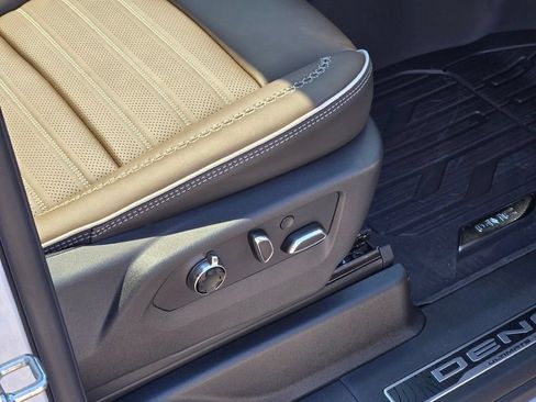 New 2026 GMC Yukon Denali Ultimate w/ LPO, Floor Liner Package AWD/4WD image 17