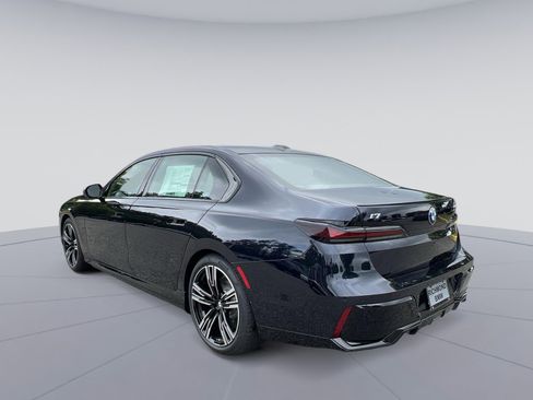 New 2025 BMW i7 eDrive50 w/ Executive Package RWD image 3