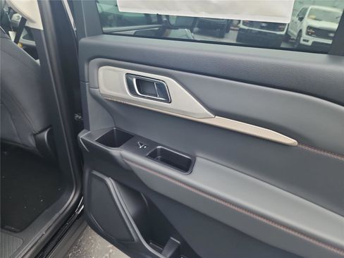 New 2026 Ford Explorer Active RWD image 19