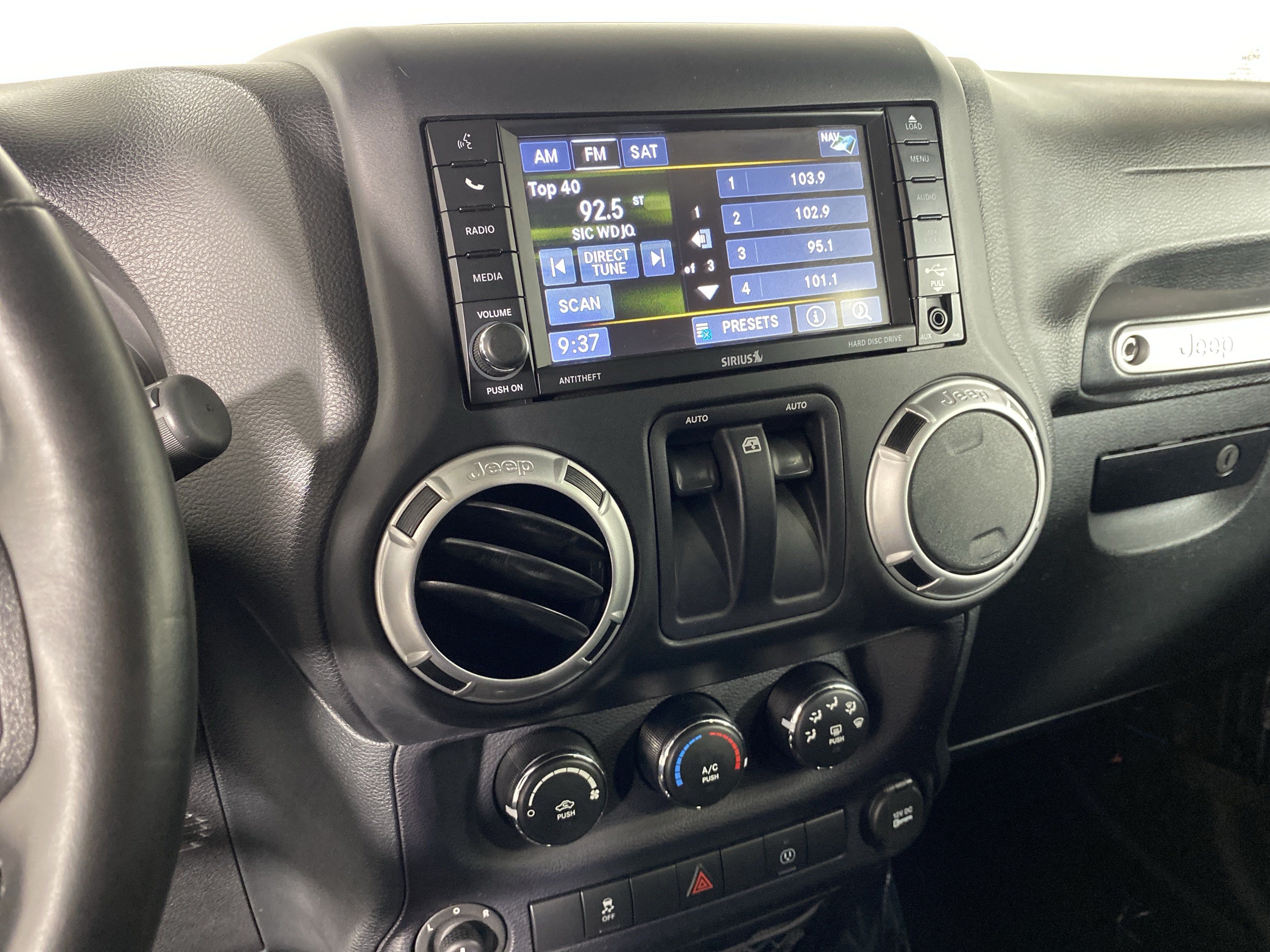 Used 2016 Jeep Wrangler Rubicon w/ Dual Top Group AWD/4WD image 24