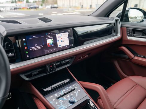 New 2026 Porsche Cayenne S image 16