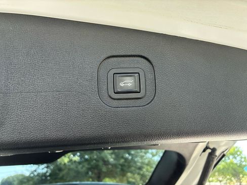 Used 2017 Chevrolet Equinox Premier w/ Enhanced Convenience Package FWD image 55