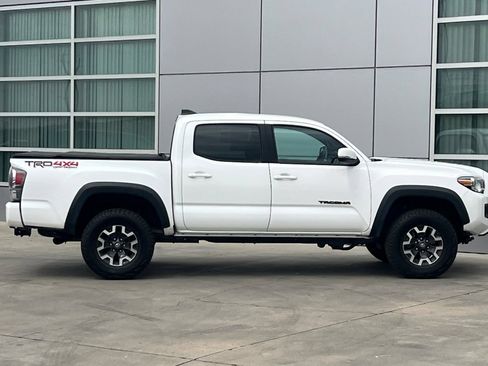 Used 2021 Toyota Tacoma TRD Off-Road w/ Technology Package AWD/4WD image 3