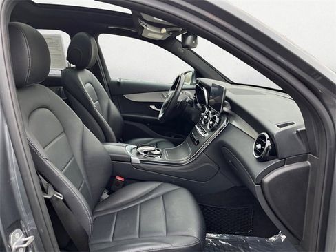 Used 2019 Mercedes-Benz GLC 300 4MATIC image 16