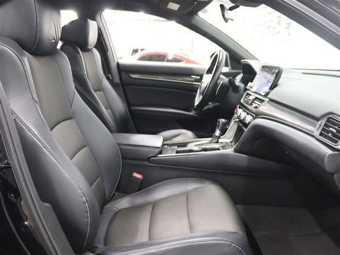 Used 2018 Honda Accord Sport image 15
