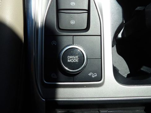 Used 2020 Ford Explorer XLT w/ Equipment Group 202A AWD/4WD image 31