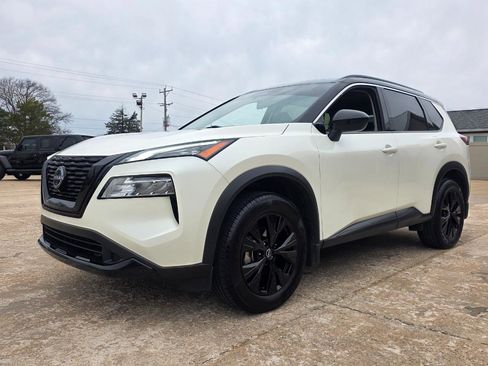 Used 2023 Nissan Rogue SV w/ SV Premium B Package image 2