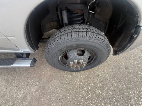 Used 2018 RAM 3500 Tradesman w/ Chrome Appearance Group image 16