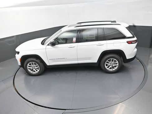 Used 2026 Jeep Grand Cherokee Laredo X AWD/4WD image 14