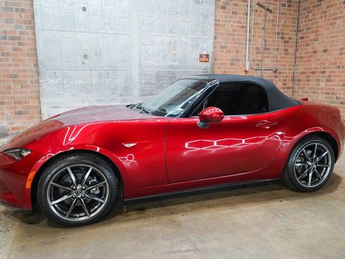Used 2019 MAZDA MX-5 Miata Grand Touring RWD image 9
