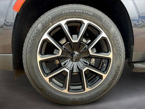 Used 2022 Chevrolet Tahoe RST w/ Luxury Package image 8