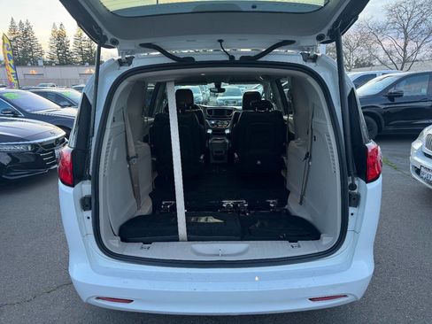 Used 2021 Chrysler Voyager Lxi image 20