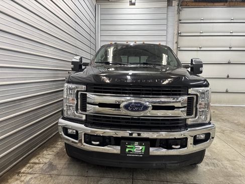 Used 2018 Ford F250 XLT w/ XLT Premium Package image 2