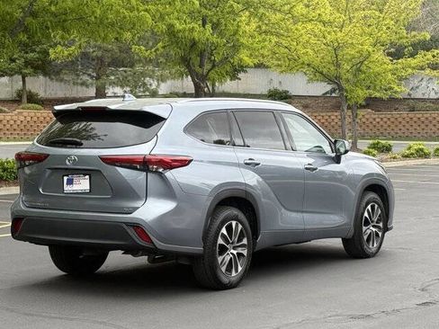 Used 2020 Toyota Highlander XLE FWD image 4