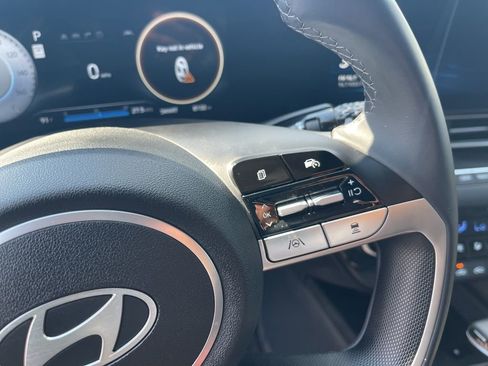 Used 2024 Hyundai Elantra Limited image 27