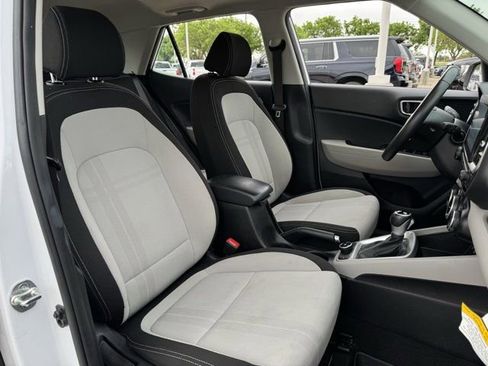 Used 2024 Hyundai Venue SEL FWD image 33