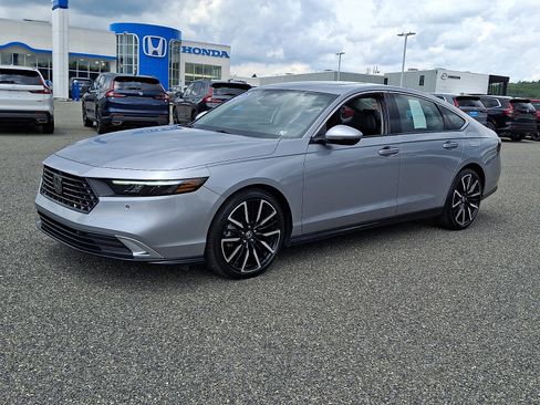 Certified 2023 Honda Accord Touring image 3