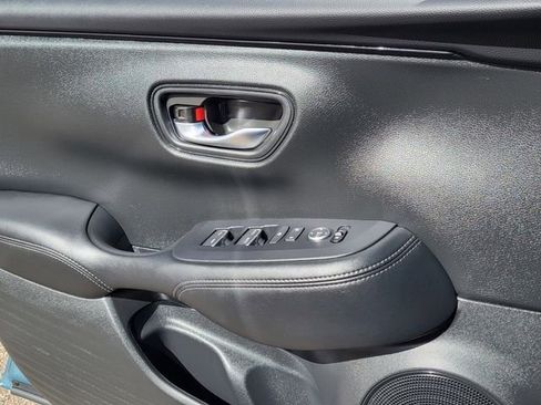 Used 2025 Honda HR-V EX-L image 13