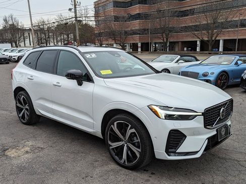 Used 2022 Volvo XC60 B5 R-Design w/ Advanced Package image 5