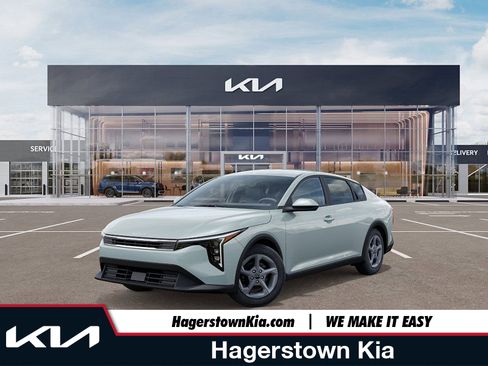 New 2025 Kia K4 LXS image 1
