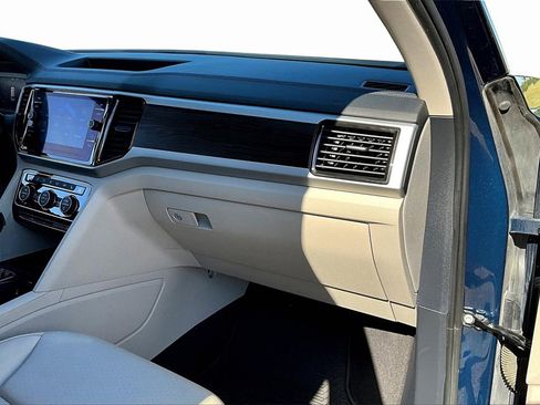 Used 2022 Volkswagen Atlas SE image 16