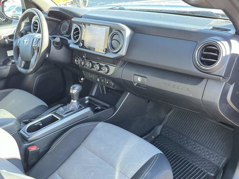 Used 2020 Toyota Tacoma TRD Off-Road image 22