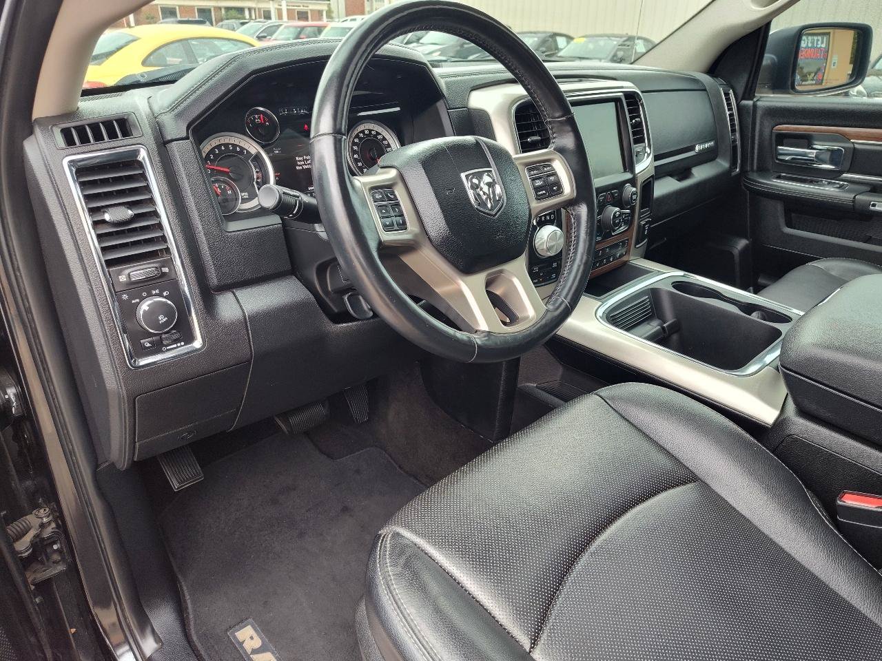 Used 2017 RAM 1500 Laramie w/ Convenience Group AWD/4WD image 19