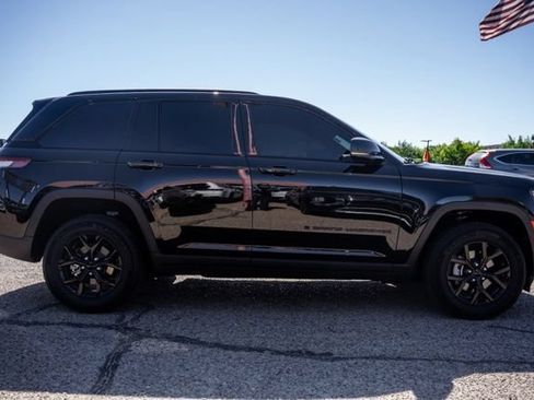 Used 2025 Jeep Grand Cherokee Altitude AWD/4WD image 4