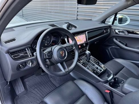 Certified 2026 Porsche Macan AWD/4WD image 4