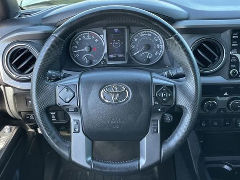 Used 2022 Toyota Tacoma TRD Off-Road w/ TRD Premium Off Road Package AWD/4WD image 12