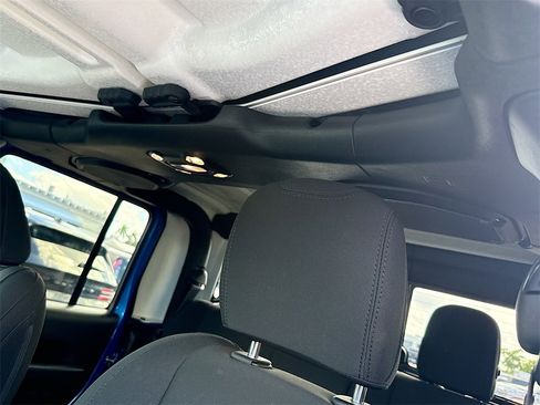 Used 2022 Jeep Gladiator Sport image 20