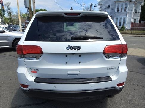 Used 2018 Jeep Grand Cherokee Laredo AWD/4WD image 5