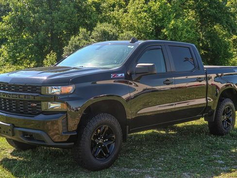 Used 2021 Chevrolet Silverado 1500 Custom Trail Boss w/ Midnight Edition AWD/4WD image 3