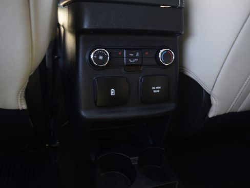 Used 2018 Ford Explorer Platinum image 19